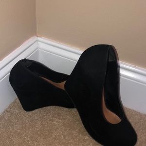 Black Wedges